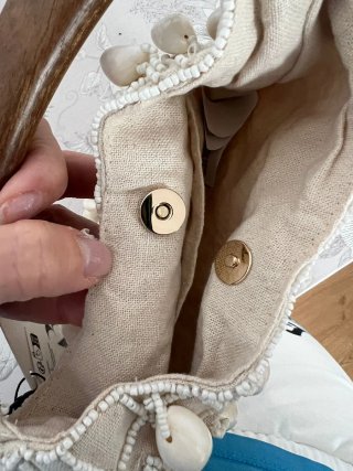 Bolso Zara conchas y asas de madera