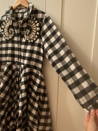 Abito quadri bianco e nero con decorazioni