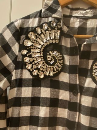 Abito quadri bianco e nero con decorazioni