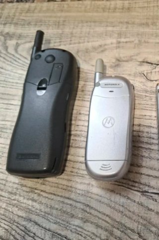 2 Móviles Vintage: Motorola, Trium