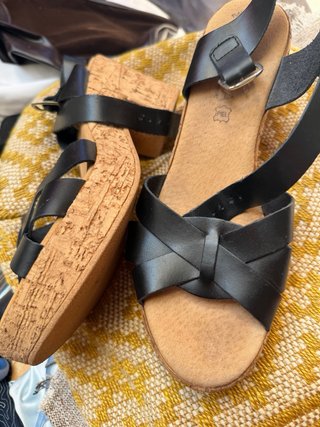 Sandalias de cuña negras