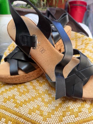 Sandalias de cuña negras