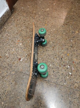 Skate Board Negro Ruedas Verdes
