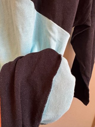 Maglioncino nero e azzurro