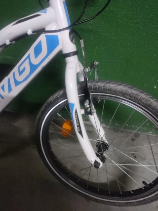 Bicicleta de montaña Avigo blanca