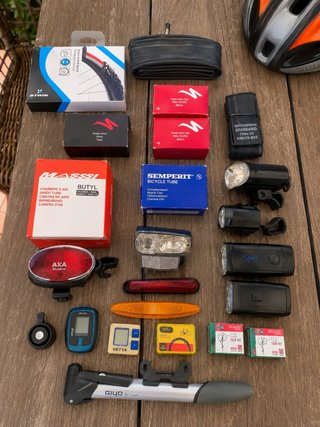 Gran lote de accesorios y repuestos para bicicleta