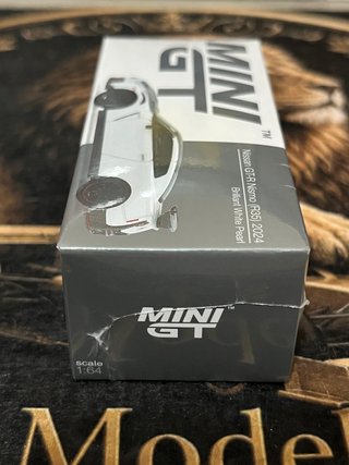 Nissan GT-R Nismo (R35) 2024 MINI GT 1/64