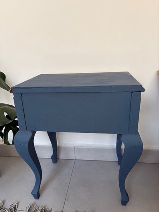 Mesita de noche vintage azul con detalle dorado