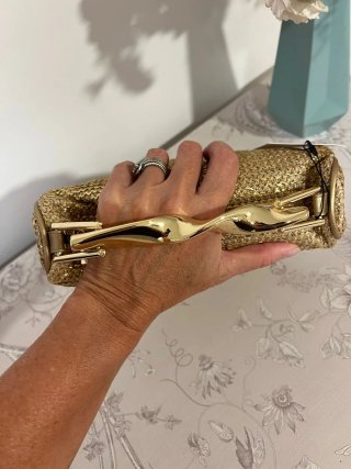 Bolso de fiesta dorado con cadena