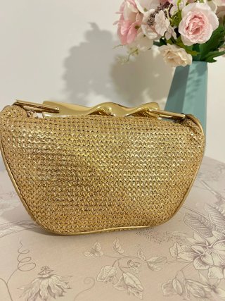 Bolso de fiesta dorado con cadena