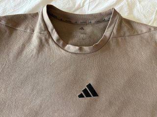Camiseta Adidas Marrón claro