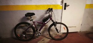 Bicicleta paseo mujer morada con candado