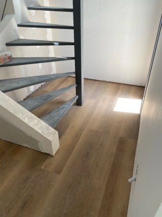 Montador de suelos laminados, PVC, etc.