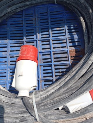 Cable trifásico con enchufes 29 mts