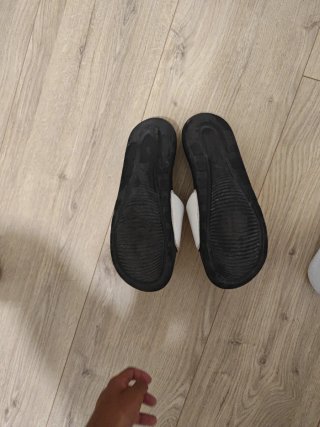 Chanclas Nike Negras y Blancas