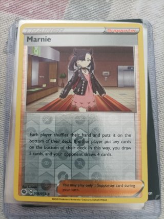 Carta Pokémon Marnie Supporter 056/073