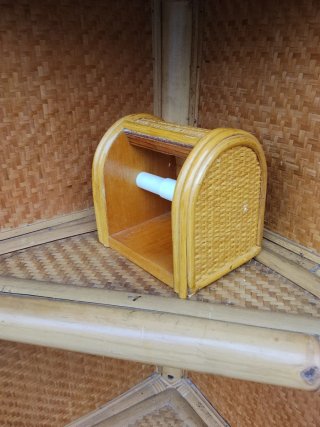 Estantería esquinera de bambú + porta rollos wc