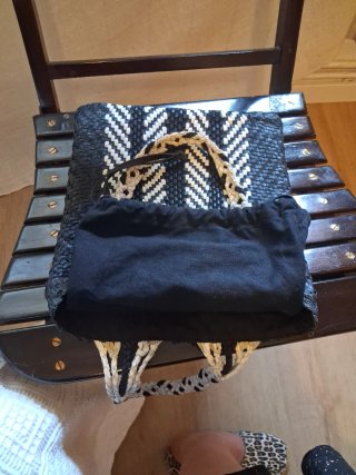 Bolso Uterque Piel Trenzada Negro y Blanco
