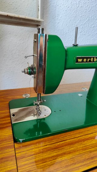Máquina de coser Wertheim verde