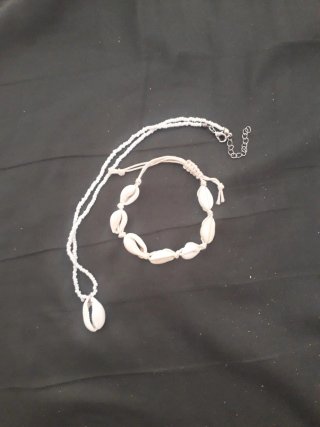 Conjunto collar y pulsera conchas