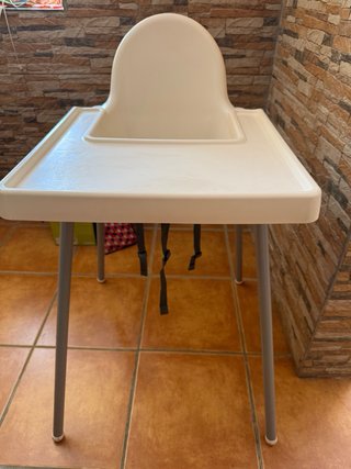 Trona IKEA con cojín hinchable y funda