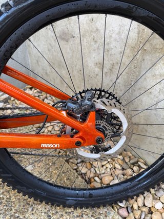 Megamo Reason CRB01 Talla L Naranja
