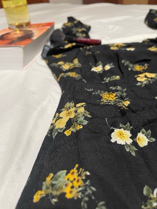 Vestido Springfield floral negro talla M