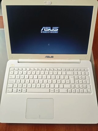 Portátil Asus Blanco con cargador