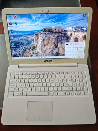 Portátil Asus Blanco con cargador