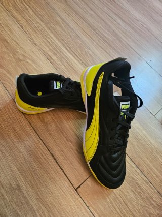 Zapatillas Puma Turf Negras y Amarillas