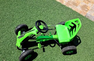 Coche de carrera de pedales infantil verde