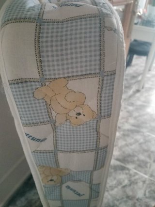 Cuna de bebé de madera