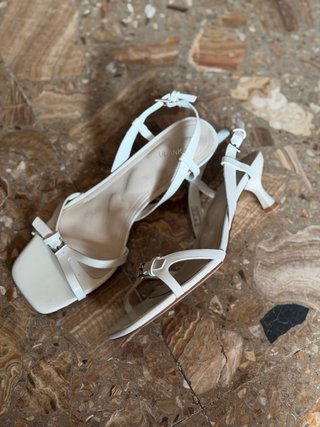 Sandalias de tiras con tacón bajo