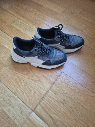 Zapatillas deportivas negras y plateadas,  t.38