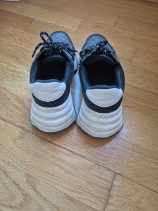 Zapatillas deportivas negras y plateadas,  t.38