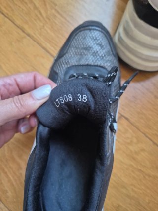 Zapatillas deportivas negras y plateadas,  t.38