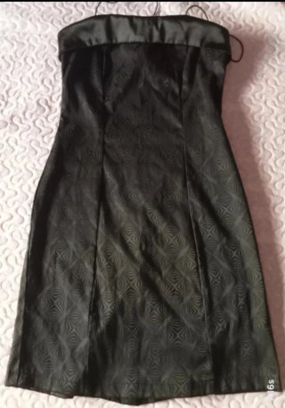 Vestido negro sin tirantes