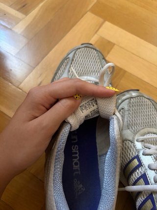 Deportivas Adidas plateadas y doradas