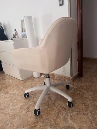 Silla oficina/escritorio con ruedas y cojín lumbar