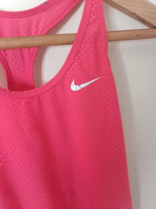 Camiseta Nike sin mangas rosa talla S