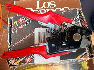 Alicates Pelacables Automáticos FACOM