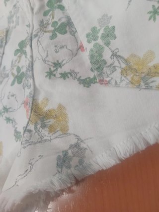 Pantalón corto blanco estampado floral