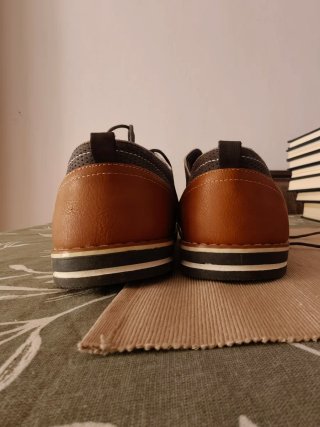 Zapatos casuales hombre grises y marrones