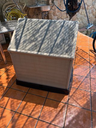 Caseta Perro Grande Beige Plástico