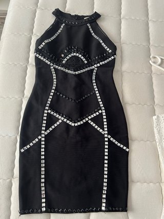 Vestido negro con pedrería es talla 3 super strech