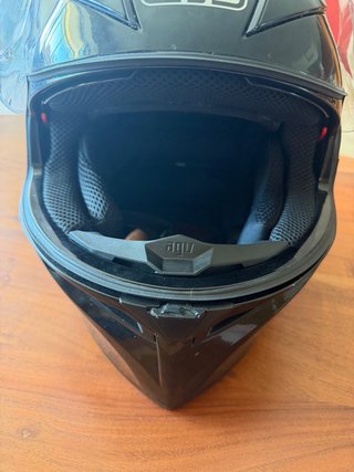 Casco AGV Integral Negro Brillo con Gafas de Sol