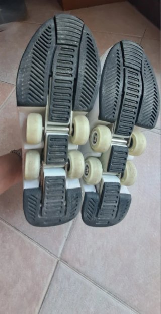 Scarpe da ragazza con rotelle retrattili
