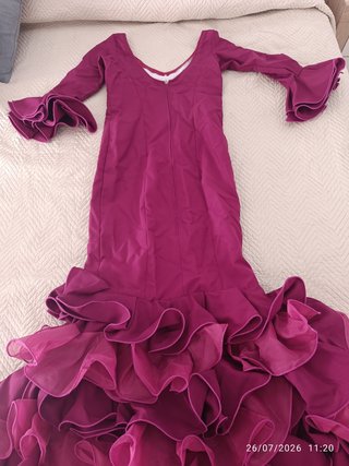 Traje de flamenca rosa y morado