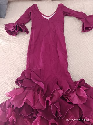 Traje de flamenca rosa y morado