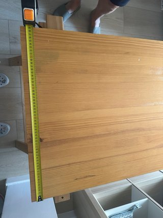 Escritorio de madera con caballetes